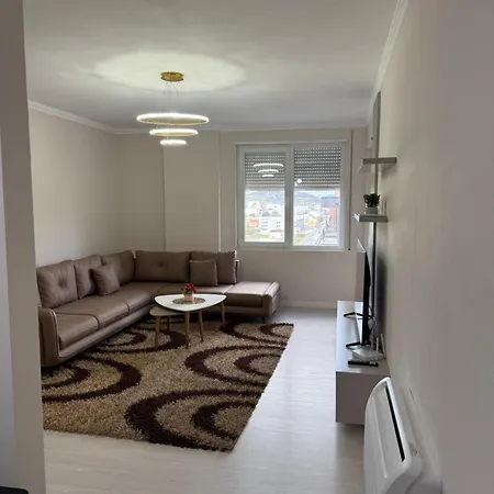 E&e Family Apartment, 5 Min From Airport, Center