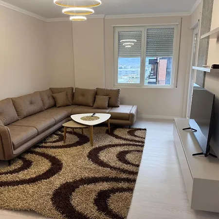 Daire E&e Family Apartment, 5 Min From Airport, Center Vorë