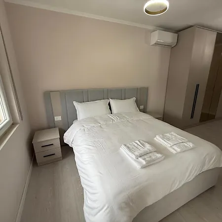 E&e Family Apartment, 5 Min From Airport, Center Apartment