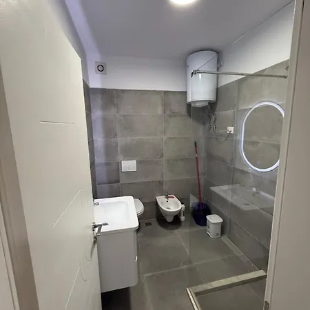 E&e Family Apartment, 5 Min From Airport, Center
