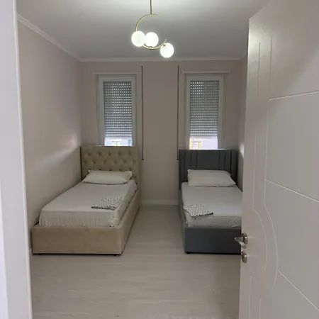 E&e Family Apartment, 5 Min From Airport, Center Vorë