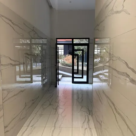 アパート E&e Family Apartment, 5 Min From Airport, Center Vorë
